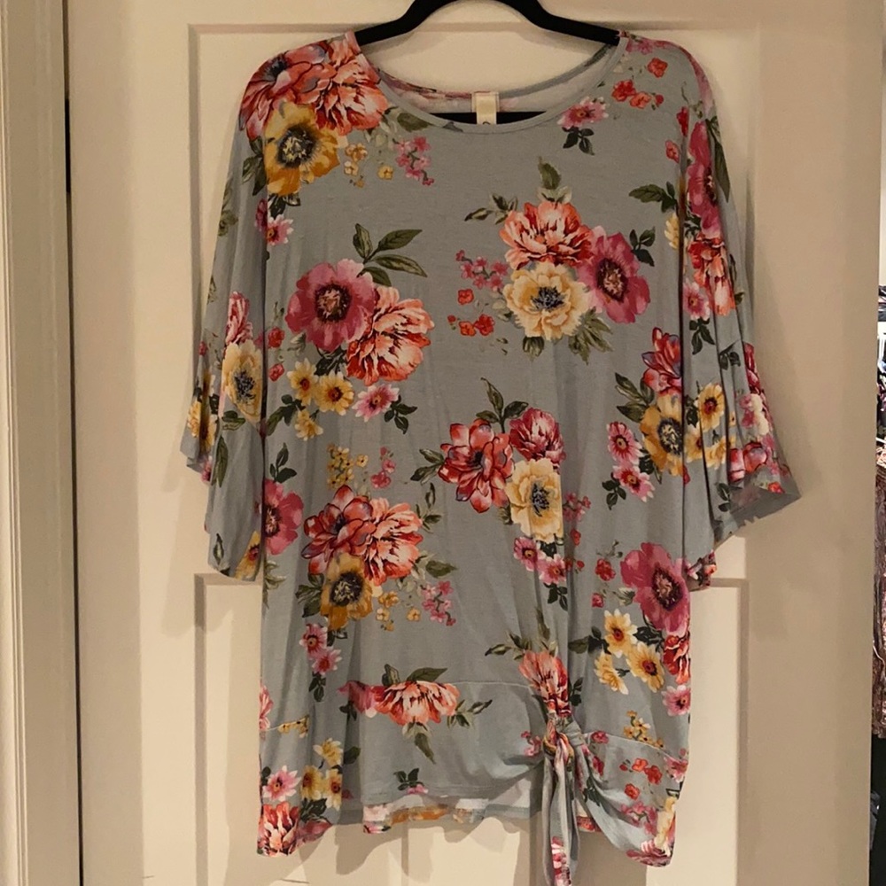 Floral top - Never worn